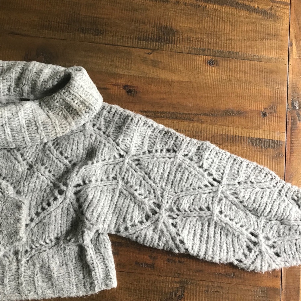 •FREE PEOPLE• cropped puff sleeve sweater - Picture 3 of 7